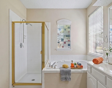 525 Blackfield Drive - Photo Thumbnail 16