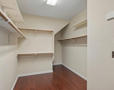 525 Blackfield Drive - Photo Thumbnail 5