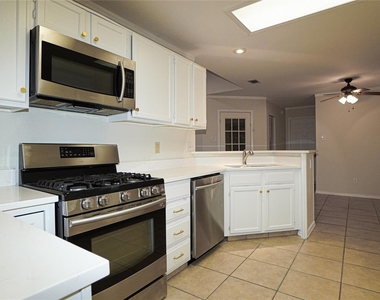 2508 Hawk Drive - Photo Thumbnail 8