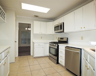 2508 Hawk Drive - Photo Thumbnail 7