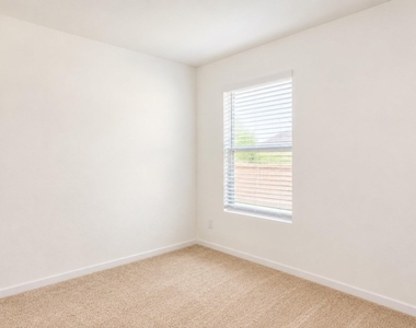 608 Finch Circle - Photo Thumbnail 3