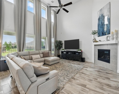 1477 Shooting Star Drive - Photo Thumbnail 8
