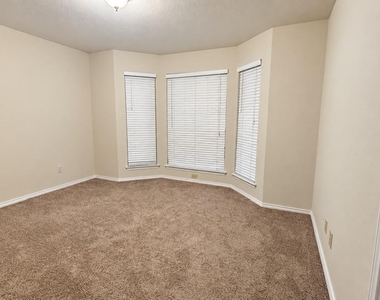 628 Raintree Circle - Photo Thumbnail 24