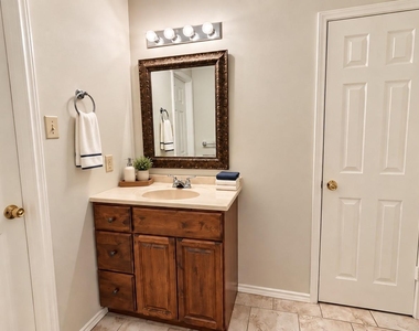 628 Raintree Circle - Photo Thumbnail 17