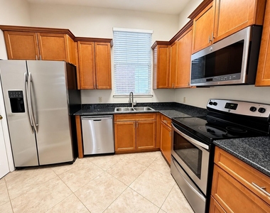 628 Raintree Circle - Photo Thumbnail 14