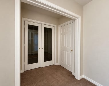628 Raintree Circle - Photo Thumbnail 27