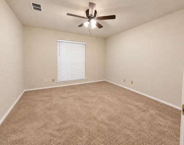 628 Raintree Circle - Photo Thumbnail 16