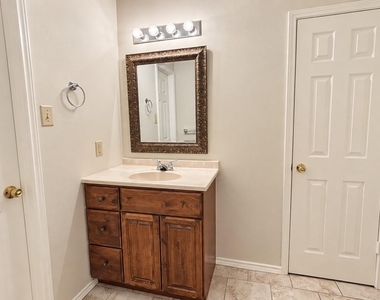 628 Raintree Circle - Photo Thumbnail 18
