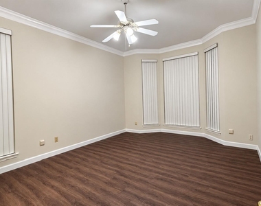 628 Raintree Circle - Photo Thumbnail 8