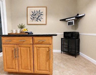 628 Raintree Circle - Photo Thumbnail 11