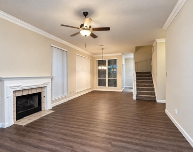 628 Raintree Circle - Photo Thumbnail 2