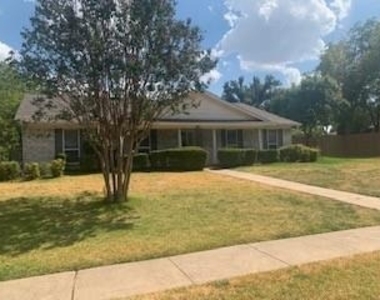421 Shady Brook Drive - Photo Thumbnail 1