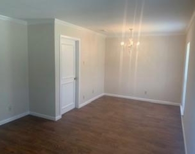 421 Shady Brook Drive - Photo Thumbnail 3