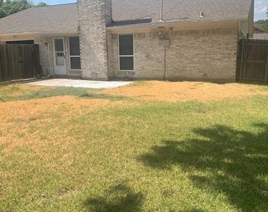 421 Shady Brook Drive - Photo Thumbnail 17