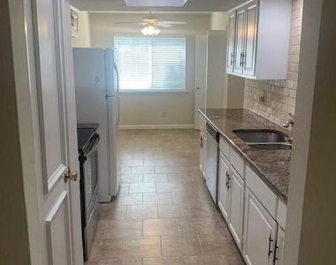 421 Shady Brook Drive - Photo Thumbnail 19