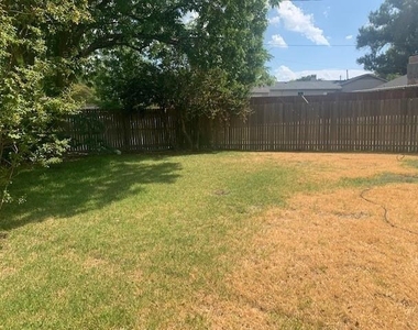421 Shady Brook Drive - Photo Thumbnail 18