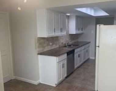 421 Shady Brook Drive - Photo Thumbnail 16