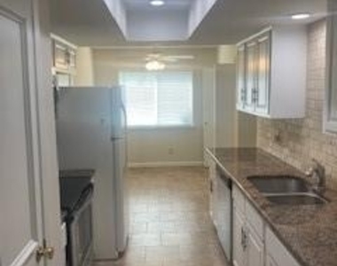 421 Shady Brook Drive - Photo Thumbnail 15
