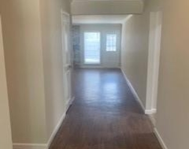 421 Shady Brook Drive - Photo Thumbnail 4