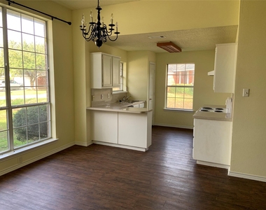 816 Brittany Drive - Photo Thumbnail 6