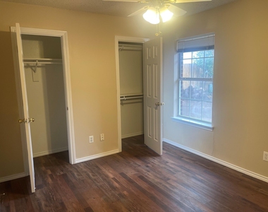 816 Brittany Drive - Photo Thumbnail 14