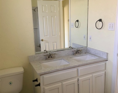 816 Brittany Drive - Photo Thumbnail 9