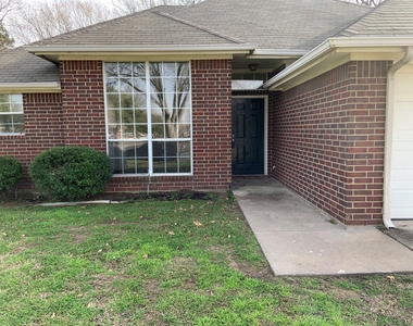 816 Brittany Drive - Photo Thumbnail 2