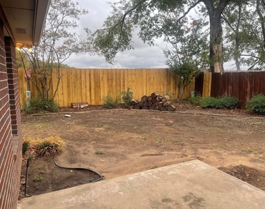 816 Brittany Drive - Photo Thumbnail 17