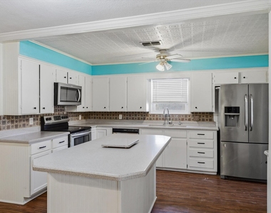 1729 Elliot Drive - Photo Thumbnail 7