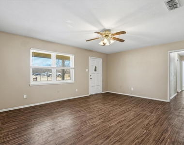 1729 Elliot Drive - Photo Thumbnail 5