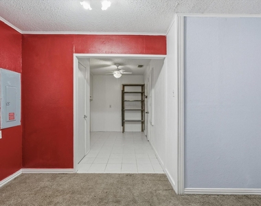 1729 Elliot Drive - Photo Thumbnail 15
