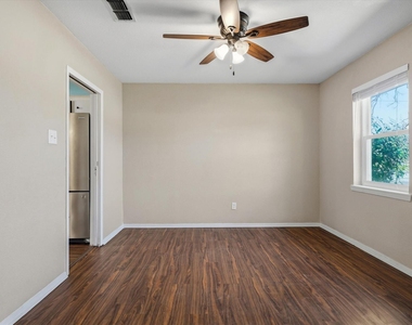 1729 Elliot Drive - Photo Thumbnail 11