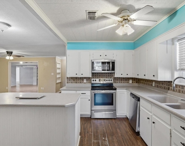1729 Elliot Drive - Photo Thumbnail 9