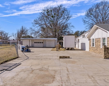 1729 Elliot Drive - Photo Thumbnail 3