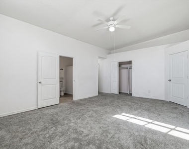1729 Elliot Drive - Photo Thumbnail 32