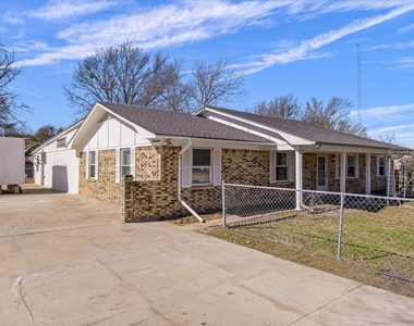 1729 Elliot Drive - Photo Thumbnail 2