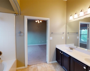 8068 Caladium Drive - Photo Thumbnail 14