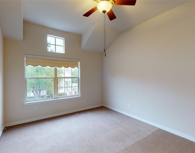 8068 Caladium Drive - Photo Thumbnail 15