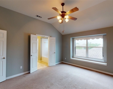 8068 Caladium Drive - Photo Thumbnail 11