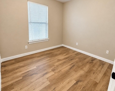 1102 Hamilton Street - Photo Thumbnail 4