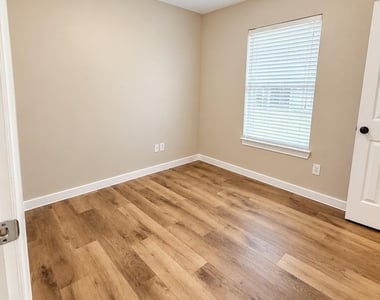 1102 Hamilton Street - Photo Thumbnail 9
