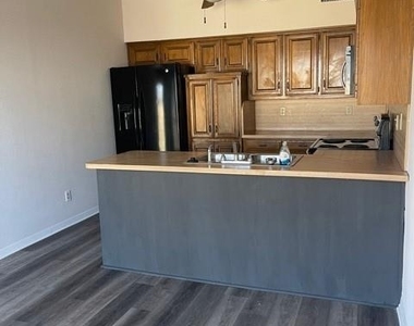 408 Benjamin Street - Photo Thumbnail 6