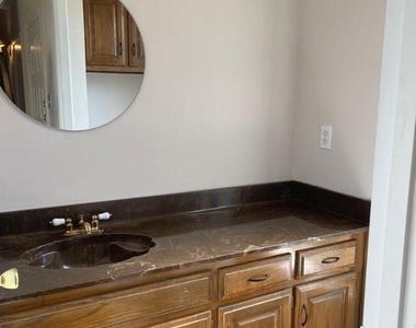 408 Benjamin Street - Photo Thumbnail 1