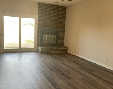 408 Benjamin Street - Photo Thumbnail 2