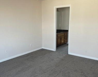 408 Benjamin Street - Photo Thumbnail 9