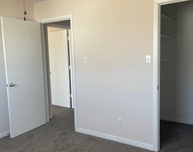 408 Benjamin Street - Photo Thumbnail 11