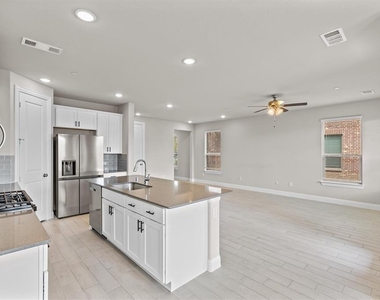 593 Hutchinson Lane - Photo Thumbnail 10