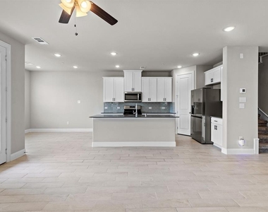593 Hutchinson Lane - Photo Thumbnail 8