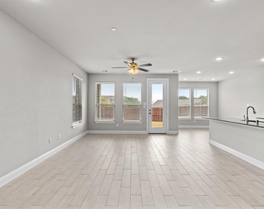 593 Hutchinson Lane - Photo Thumbnail 5