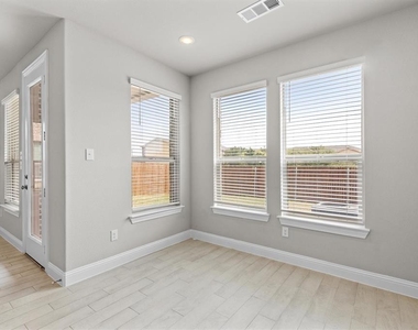 593 Hutchinson Lane - Photo Thumbnail 13